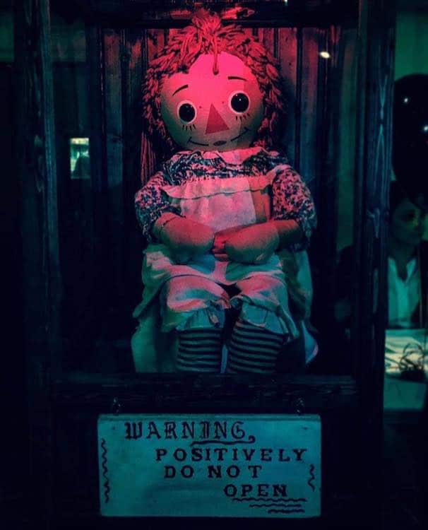 Annabelle se mexeu sozinha após morte de lorraine warren? 3 Annabelle verdadeira museu oculto lorraine warre ed warren