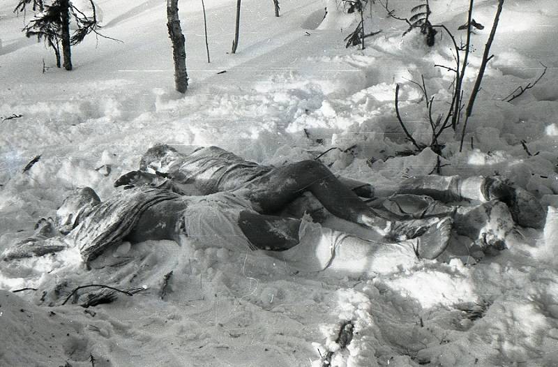 Os corpos congelados de yuri krivonischenko e yuri doroshenko dyatlov pass