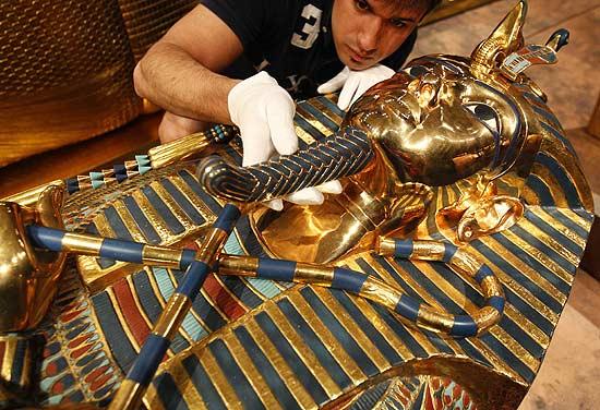Réplica do túmulo de tutankamon será aberta à visitação em 2013 • mundo sombrio