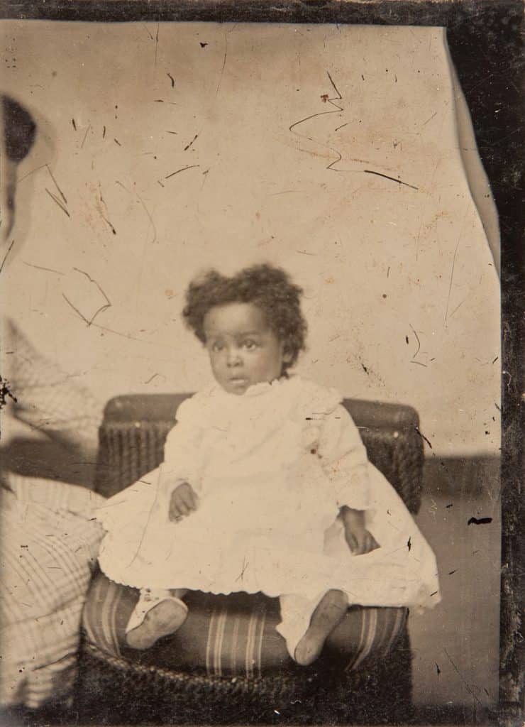 Você já reparou nessas mulheres escondidas em fotos do século xix? 5 Mulheres escondidas em fotos do século xix - 9
