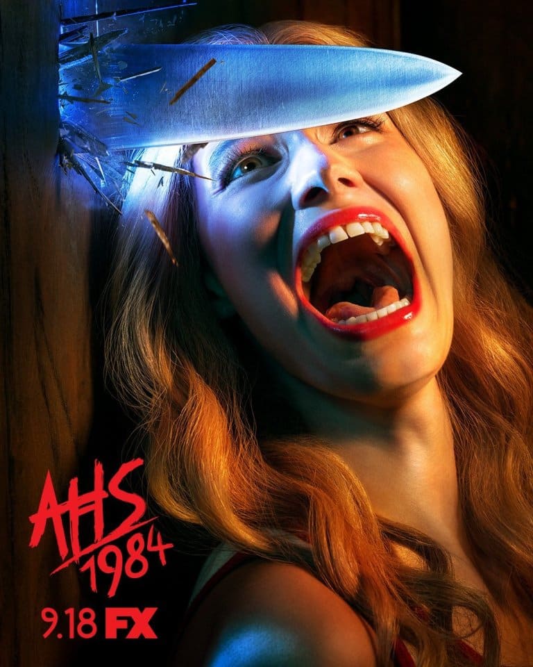 poster oficial de “American Horror Story: 1984” mundo sombrio