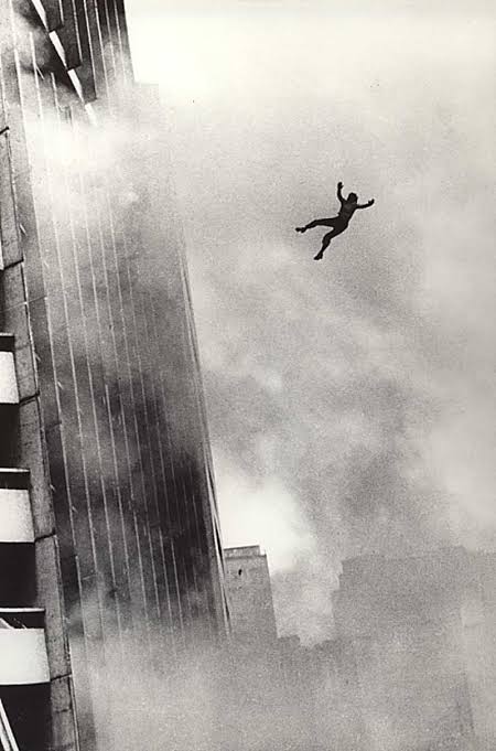 Mulher pulando do edificio joelma em chamas mundo sombrio incêndio