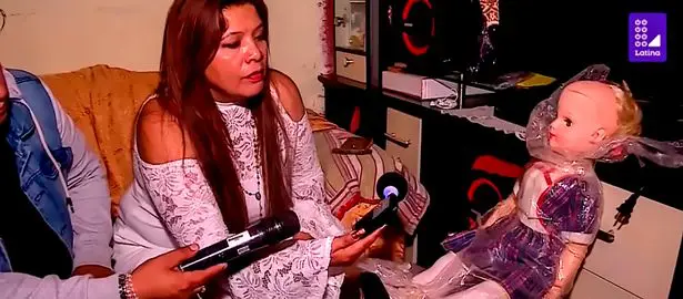 1 pay cen dolltalking 06 • mundo sombrio