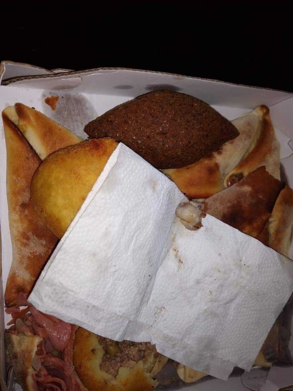 Cliente encontra ponta de dedo humano ao morder esfiha de carne em sp 3 Cliente encontra ponta do dedo humano ao morder esfiha de carne em sp • mundo sombrio