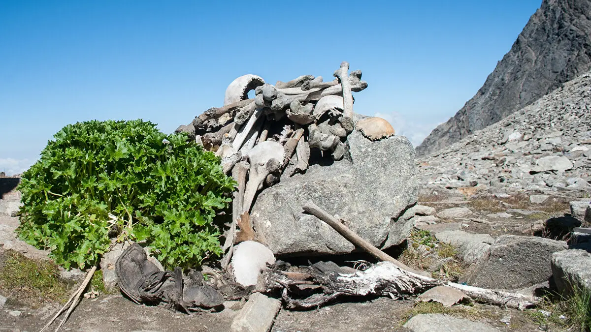 Lago roopkund, o lago dos esqueletos que ainda é um mistério para os cientistas