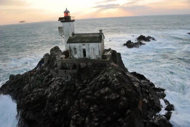 Farol de tevennec mundo sombrio • mundo sombrio