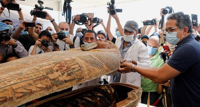 Arqueólogos egípcios descobrem 59 sarcófagos com múmias com mais de 2600 anos 3 Mummy sd • mundo sombrio