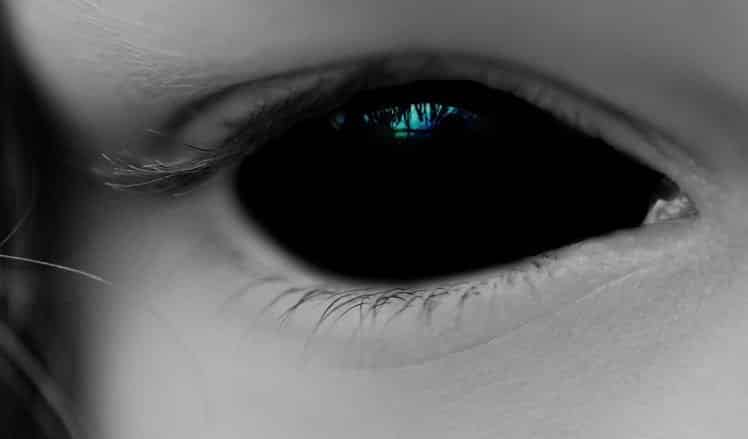 As aterrorizantes crianças de olhos negros. De onde elas são? 3 Olho negro criança