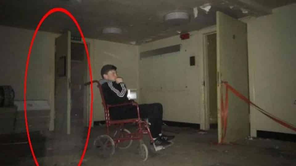 Coisas assustadoras acontecem dentro de um 'assombrado' e abandonado hospital psiquiátrico do século 19 5 0 edinburgh • mundo sombrio