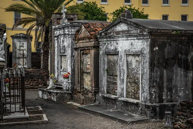 Cemitério - como os lugares se tornam assombrados?