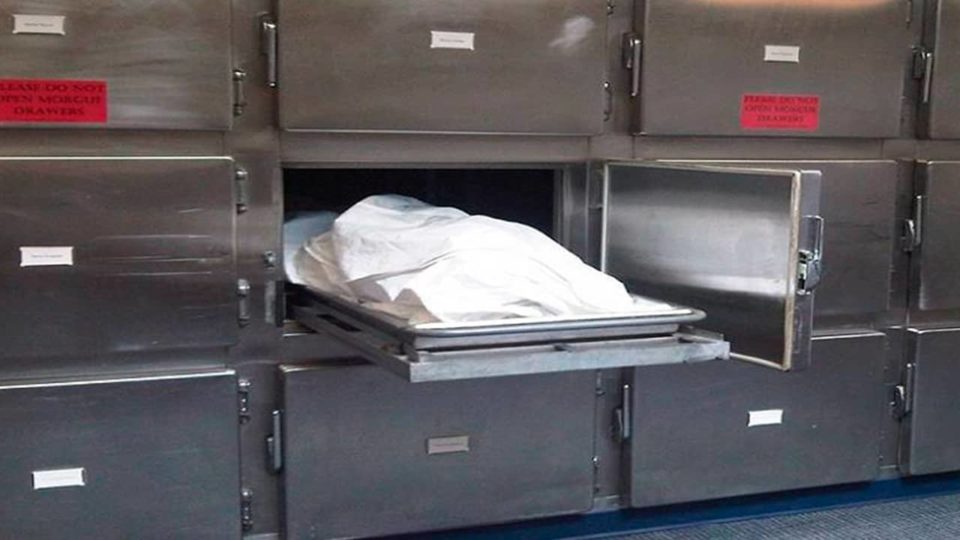 Homem Morto foi Encontrado Vivo após passar a noite dentro de um Freezer Mortuário