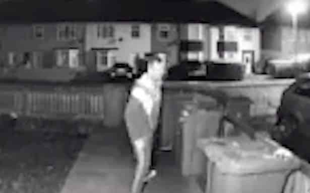 Vídeo: família fica assustada após ver figura fantasmagórica em filmagem do seu jardim 3 0 thp chp 090122slug 9533jpg • mundo sombrio