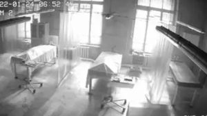 Vídeo: 'cadáver' se levanta da mesa de necrotério e câmeras flagram o momento