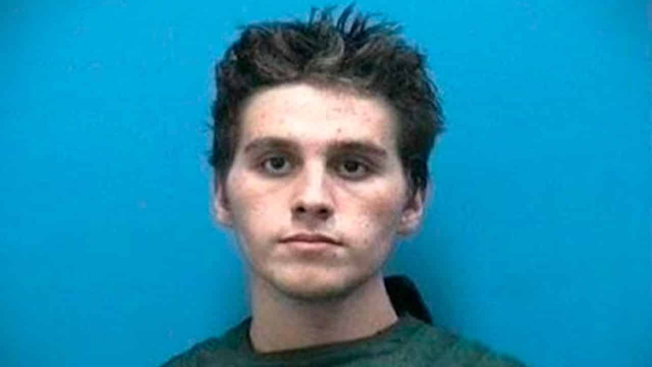 Jovem arranca a mordidas rosto de vítima em homicídio duplo na flórida-min