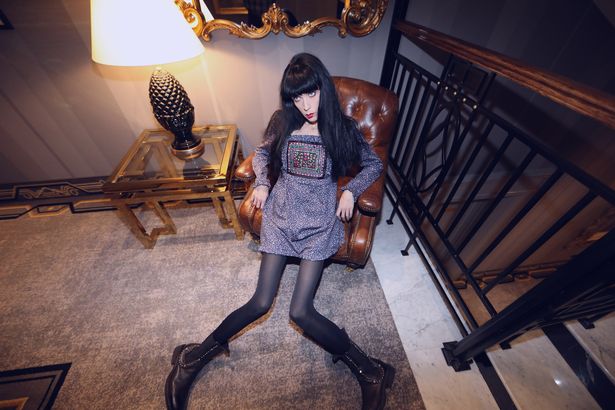 "estou noiva de um fantasma, mas os homens não param de me pedir para largá-lo" 3 0 pay woman engaged to ghost claims she is inundated with messages from men begging her to marry them inst • mundo sombrio