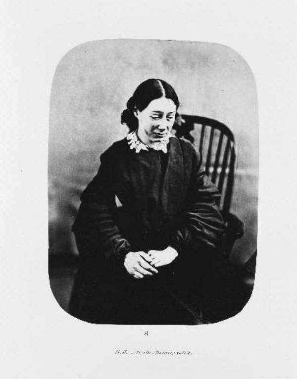 10+ retratos de pacientes psiquiátricos vitorianos que darão arrepio na espinha 18 Crying • mundo sombrio