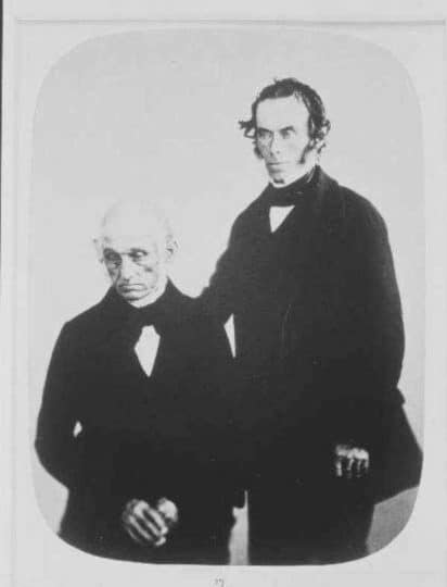 10+ retratos de pacientes psiquiátricos vitorianos que darão arrepio na espinha 7 Father son • mundo sombrio