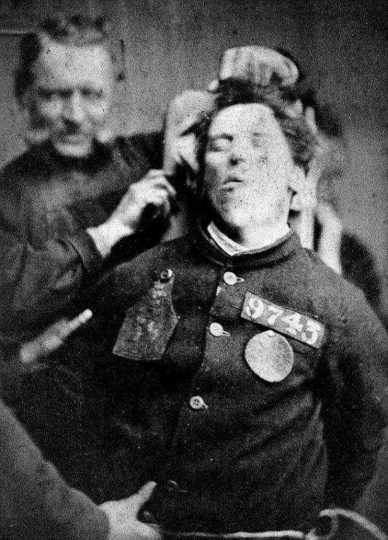 10+ retratos de pacientes psiquiátricos vitorianos que darão arrepio na espinha 28 Restrained • mundo sombrio