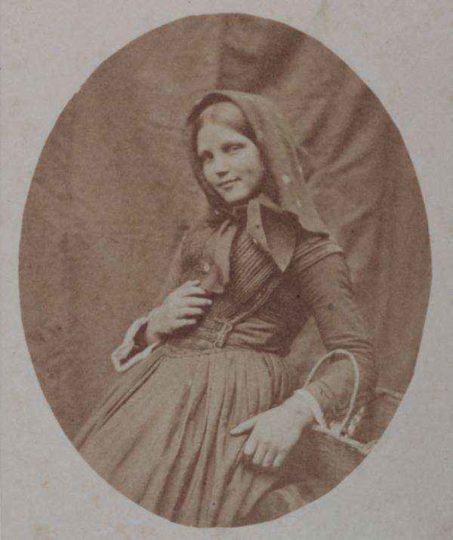 10+ retratos de pacientes psiquiátricos vitorianos que darão arrepio na espinha 36 Strapped down • mundo sombrio