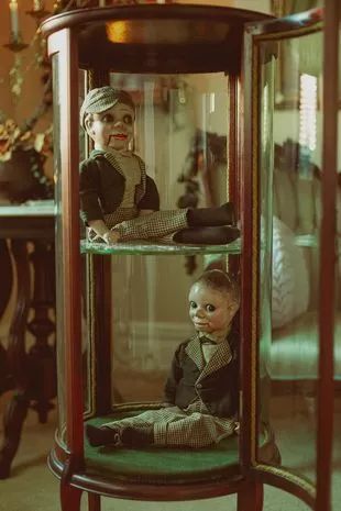 2 i live in worlds spookiest home with cursed dolls gravestones and coffins • mundo sombrio